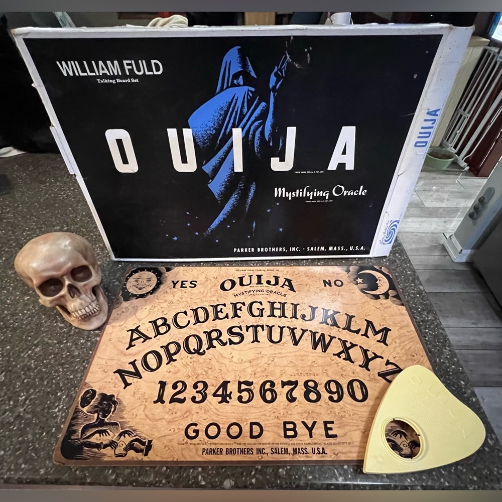 IOB Vintage 1967 William Fuld Ouija Mystifying Oracle Board Game Collectible